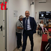Il sindaco Rasero ritratto mentre lascia l'aula (ph. Merfephoto - Efrem Zanchettin) Il sindaco Rasero ritratto mentre lascia l'aula (ph. Merfephoto - Efrem Zanchettin)