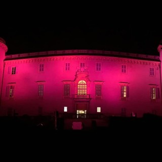 Il castello di Costigliole d'Asti illuminato di rosso in occasione di una precedente edizione di &quot;Rossobarbera&quot;