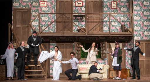 Rumori fuori scena arriva al Teatro Alfieri con il meccanismo perfetto della comicità inglese