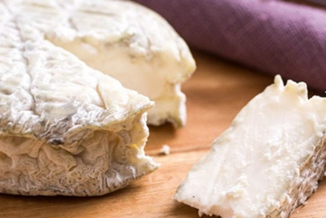 Roccaverano dop, primo tra i formaggi del tour caseario nell'Astigiano di Philippe