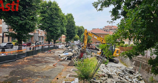 Addio definitivo allo storico distributore di corso XXV Aprile: scatta l'ordinanza per lo smantellamento Addio definitivo allo storico distributore di corso XXV Aprile: scatta l'ordinanza per lo smantellamento