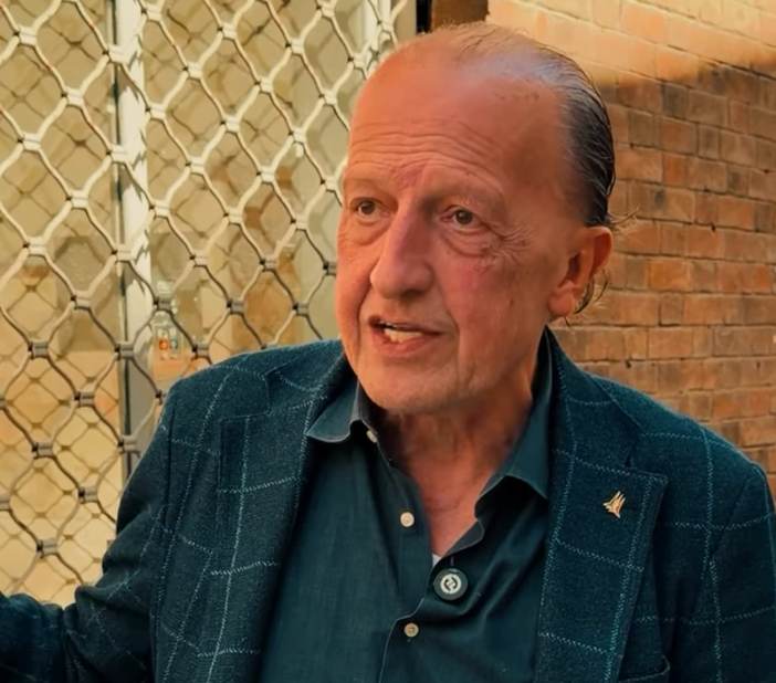 Ebarnabo in un frame del video