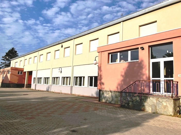 Chiusa la palestra delle scuole a Villafranca: problemi a un pilastro, il Comune studia le cause