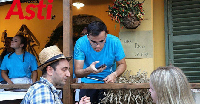 L'app "al lavoro" in occasione della scorsa edizione del Festival delle Sagre Astigiane L'app "al lavoro" in occasione della scorsa edizione del Festival delle Sagre Astigiane