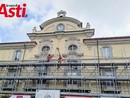 Inizia la scopertura del cantiere del Municipio: la cerimonia di segnatura Palio torna alla balconata di piazza San Secondo