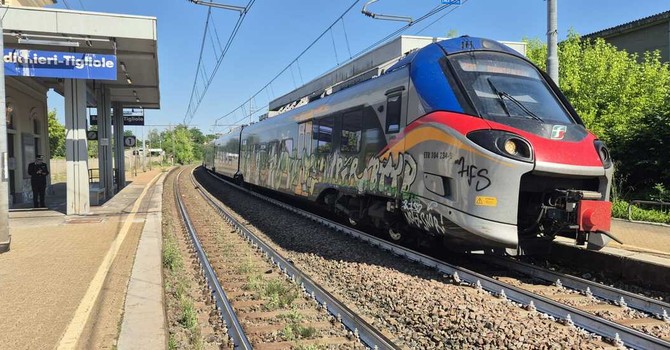 Dramma sui binari a Baldichieri, linea Asti-Torino completamente bloccata Dramma sui binari a Baldichieri, linea Asti-Torino completamente bloccata