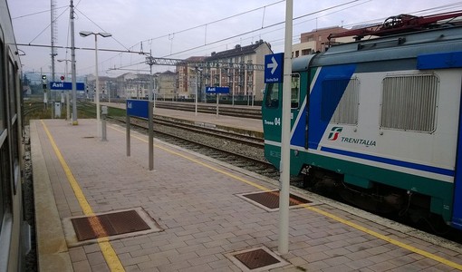 Tragedia sui binari vicino Asti e blocco della circolazione, Ferrovie fa chiarezza: "Cinque ore di blocco necessarie per i complessi rilievi giudiziari. Nessun abbandono dei viaggiatori"