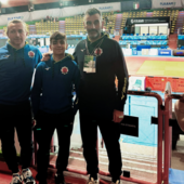 Mario Aloise con i tecnici Loris Valente (alla sua destra) e Lorenzo Aloise Mario Aloise con i tecnici Loris Valente (alla sua destra) e Lorenzo Aloise