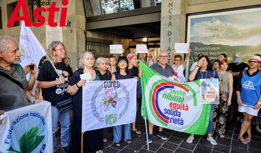 Un sit in delle associazioni ad agosto Un sit in delle associazioni ad agosto