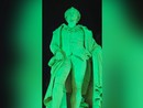 Asti, la statua di Alfieri brilla di verde contro la fibrosi cistica Asti, la statua di Alfieri brilla di verde contro la fibrosi cistica