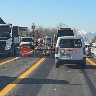 Nella mattinata di ieri, i primi mezzi in transito sull'autostrada (immagine da Targato CN, altra Testata del nostro gruppo editoriale)