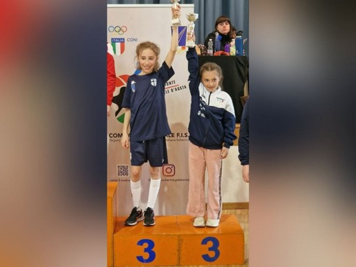 Nicole Scarzello Piumatti (a sinistra) sul podio Nicole Scarzello Piumatti (a sinistra) sul podio