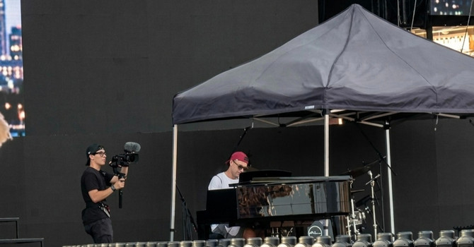 Simone Carè sul palco di Roma al concerto di Ultimo