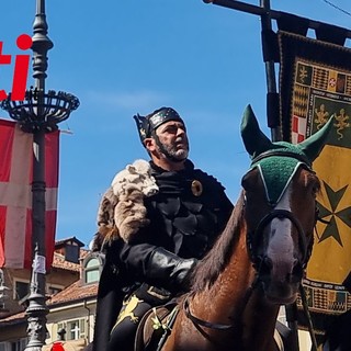 Palio di Asti: il fascino immutato della corsa astigiana, tra piazze antiche e rioni pronti alla sfida [PROGRAMMA e TEMI DEL CORTEO]