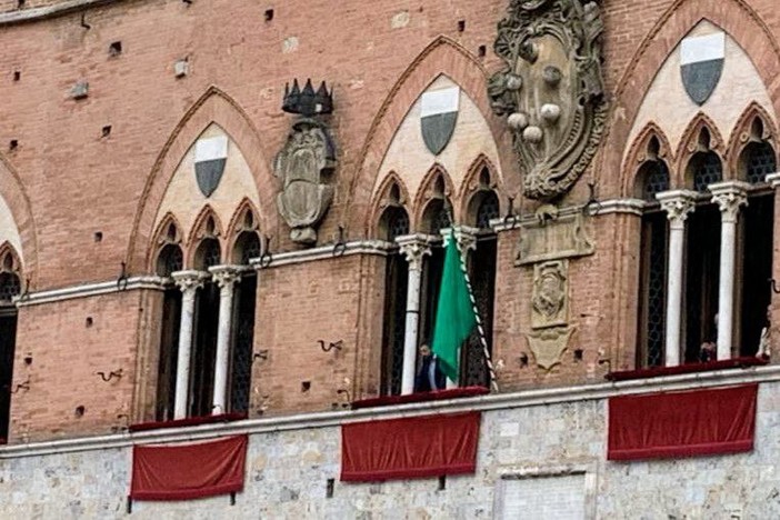 Maltempo a Siena: rinviato a domani il  Palio.  L'Aquila con Tittia è la favorita
