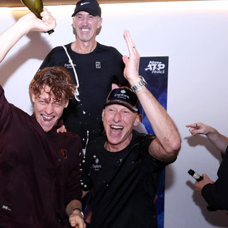 Il brindisi di SInner (Ph. Super Tennis)