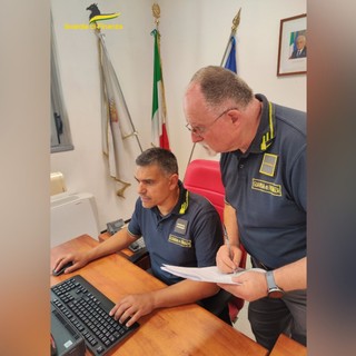 Ditta di trasporti evade IRPEF e IVA per 600mila euro, la Guardia di Finanza di Asti sequestra due immobili