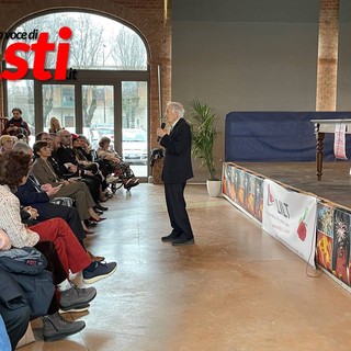 Il professor Garattini durante una recente conferenza a Nizza Monferrato