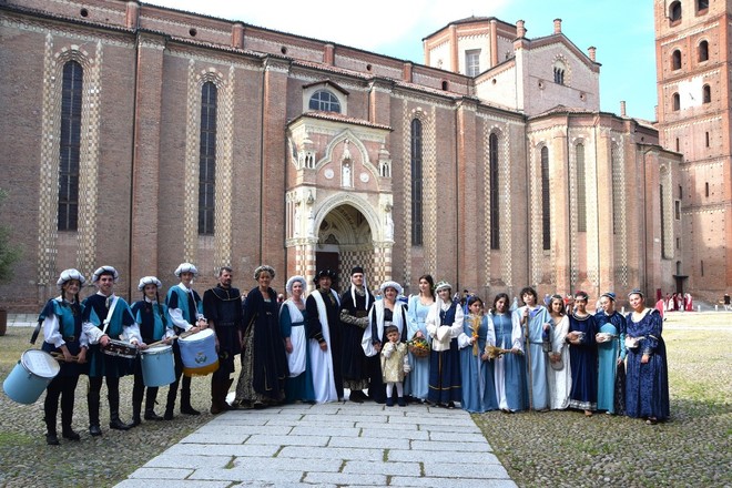 In foto: i figuranti di Canelli al Palio di Asti