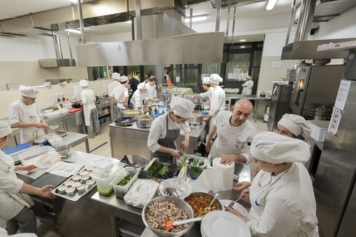 La Scuola Alberghiera di Agliano Terme e Asti protagonista alla Douja d’Or 2025