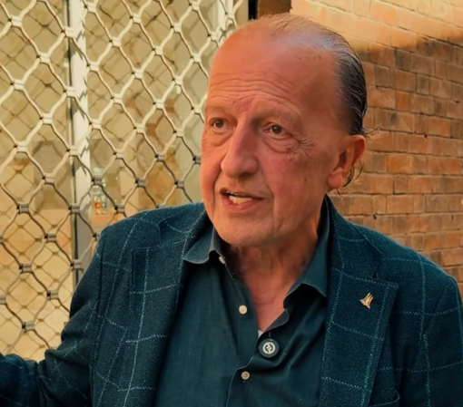 Ebarnabo in un frame del video