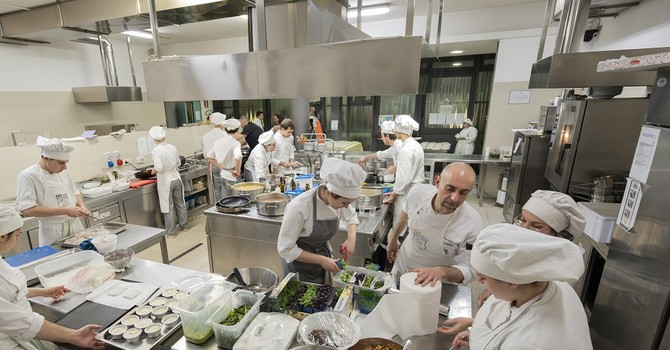 La Scuola Alberghiera di Agliano Terme e Asti protagonista alla Douja d’Or 2025
