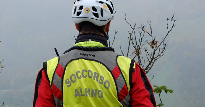 Cercatore di funghi di Roatto muore in montagna: ritrovato senza vita nel Canavese