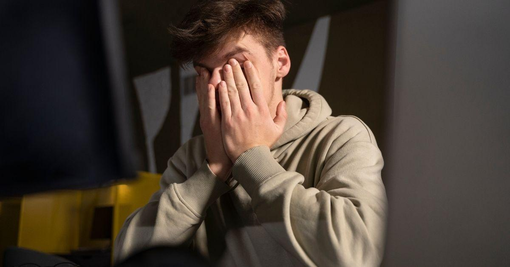 Il Prezzo del Futuro: l’Impatto della Precarietà Economica sulla Salute Mentale di Gen Z e Millennial