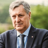 Il consigliere regionale Luigi Genesio Icardi a Santo Stefano Belbo, foto di Barbara Guazzone Il consigliere regionale Luigi Genesio Icardi a Santo Stefano Belbo, foto di Barbara Guazzone