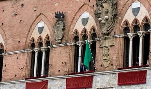 Maltempo a Siena: rinviato a domani il Palio. L'Aquila con Tittia è la favorita Maltempo a Siena: rinviato a domani il Palio. L'Aquila con Tittia è la favorita