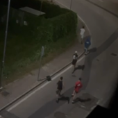 Il gruppo di vandali in fuga