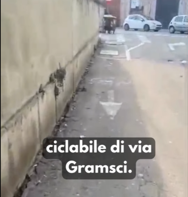 Un fermo immagine estrapolato dal video postato sui social dal consigliere Malandrone Un fermo immagine estrapolato dal video postato sui social dal consigliere Malandrone