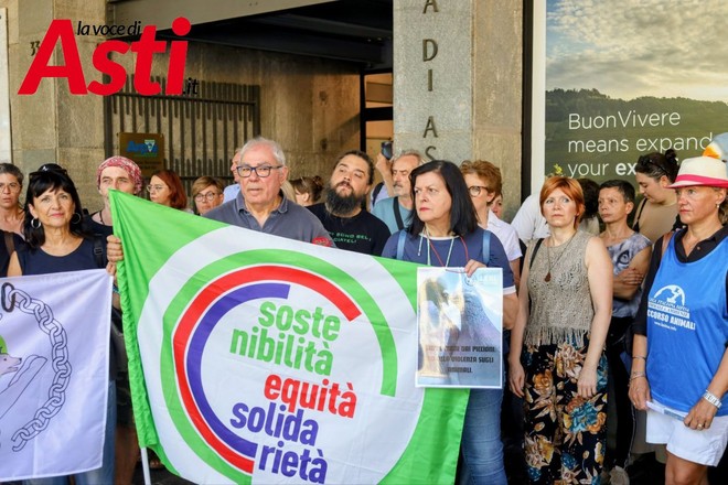 Il sit in delle associazioni l'estate scorsa Il sit in delle associazioni l'estate scorsa