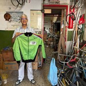 Tra gare nell'Astigiano, country e biciclette: la storia di Salvatore che chiude la sua celebre bottega