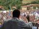 Il leader leghista Matteo Salvini ritratto di spalle durante il suo discorso al raduno di Pontida (foto tratta dalla pagina Facebook ufficiale del partito)
