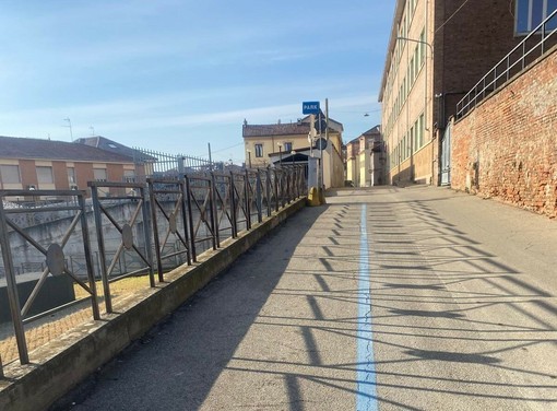 Gli stalli blu di via Testa Gli stalli blu di via Testa