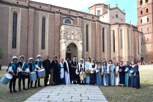 In foto: i figuranti di Canelli al Palio di Asti