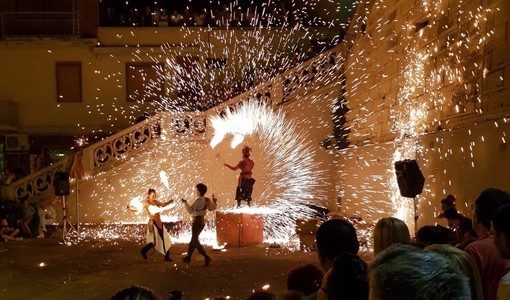 SaltinPiazza si veste d'inverno: a Viarigi una giornata di circo, solidarietà e Babbi Natale in Vespa