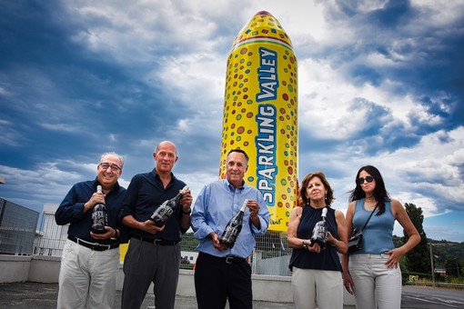 Uno Shuttle tra le vigne: così la Valle Belbo lancia la sua Sparkling valley