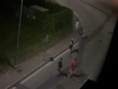 Il gruppo di vandali in fuga