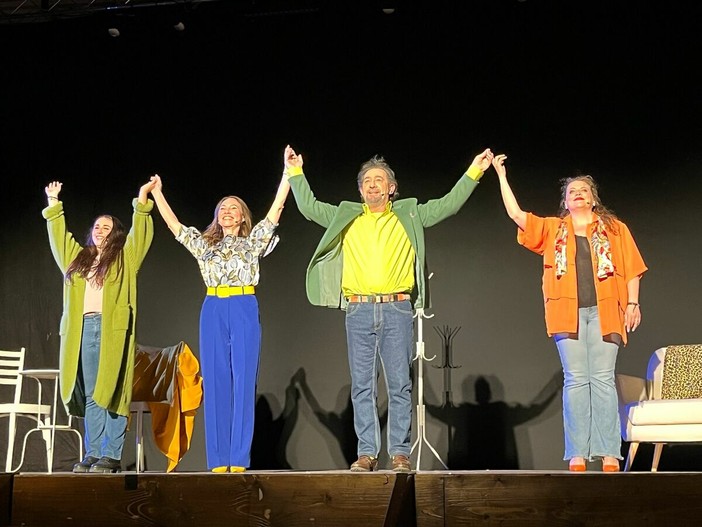 Teatro: una serata di emozioni e ironia con "Sempre io, ancora tu" Teatro: una serata di emozioni e ironia con "Sempre io, ancora tu"