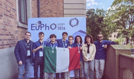 La Voce... delle scuole: medaglia d'Argento agli Europei di Fisica per Stefano Pasquali, studente del liceo "Vercelli" di Asti La Voce... delle scuole: medaglia d'Argento agli Europei di Fisica per Stefano Pasquali, studente del liceo "Vercelli" di Asti