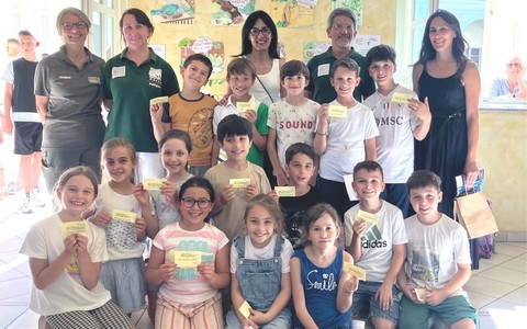 I bambini della Buonarroti con presidente, direttore e personale del Parco