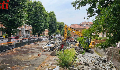 Addio definitivo allo storico distributore di corso XXV Aprile: scatta l'ordinanza per lo smantellamento