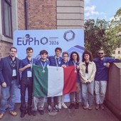La Voce... delle scuole: medaglia d'Argento agli Europei di Fisica per Stefano Pasquali, studente del liceo "Vercelli" di Asti La Voce... delle scuole: medaglia d'Argento agli Europei di Fisica per Stefano Pasquali, studente del liceo "Vercelli" di Asti