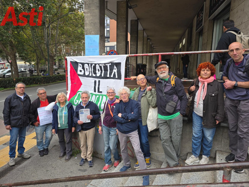 Rappresentanti della società civile, manifestano ad Asti contro Teva