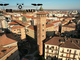 Una suggestiva immagine del centro di Asti, con la Torre Troyana ad ergersi maestosa a riprova dell'Orgoglio Astigiano (ph. Air Shooting Asti, tutti i diritti riservati)