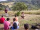 Un quarto di secolo tra teatro e natura, a Coazzolo inizia il festival Paesaggi e oltre con  “Tra gli alberi walk”