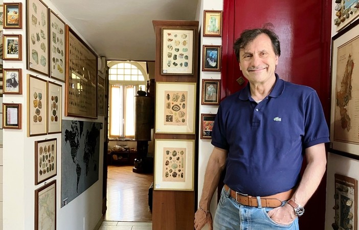 Massimo Umberto Tomalino ritratto nella sala del museo Magmax Massimo Umberto Tomalino ritratto nella sala del museo Magmax