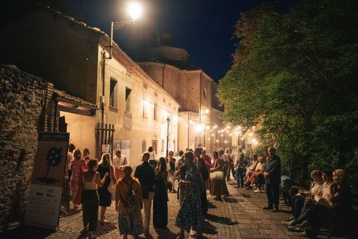 Torna "Teatro e colline – alfieri nel Borgo Unesco": a Calamandrana Alta dal 24 al 26 luglio la seconda edizione del festival con ospiti internazionali e laboratori d'eccezione